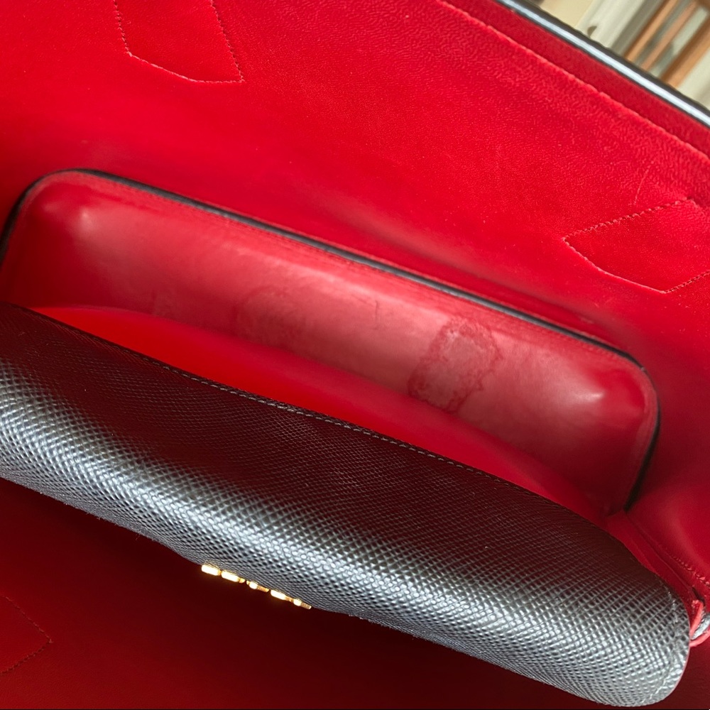 Prada purse - Picture 5 of 7
